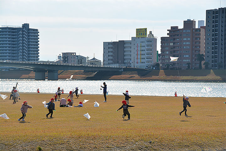 たこあげ大会の様子